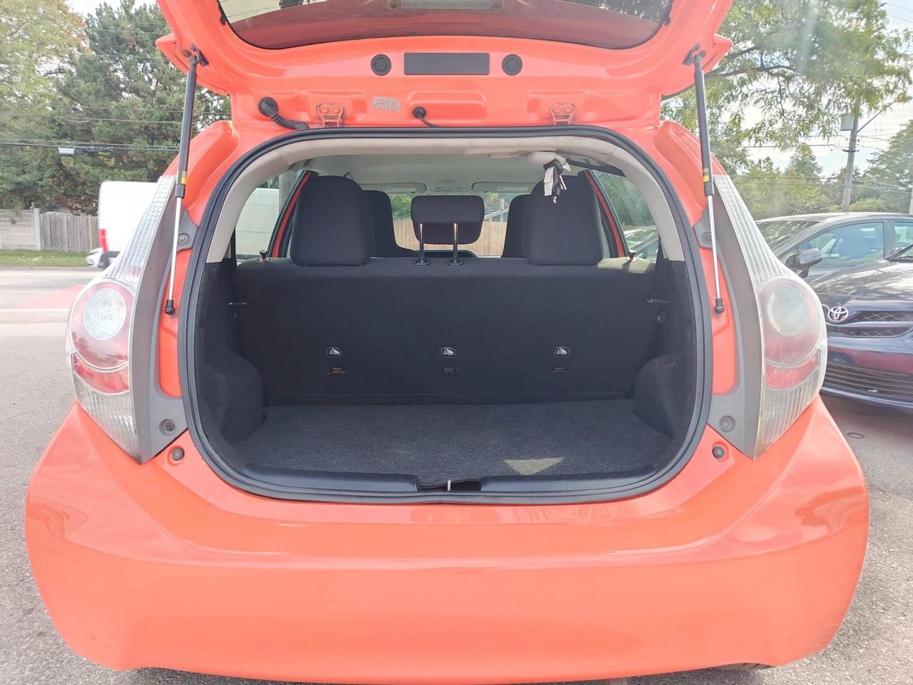 2013 Toyota Prius c Two Photo