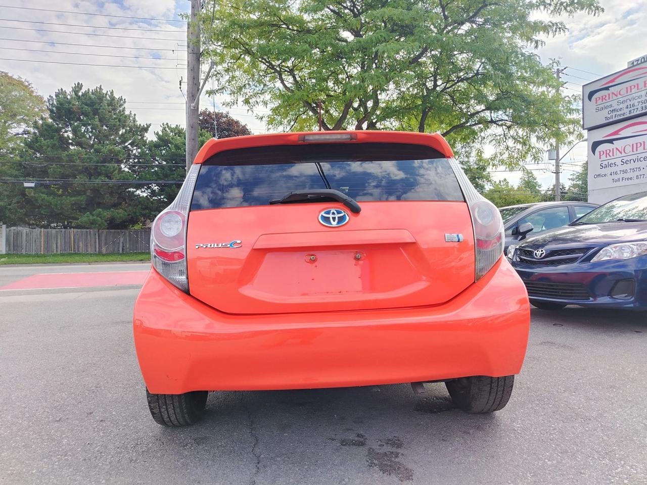2013 Toyota Prius c Two Photo