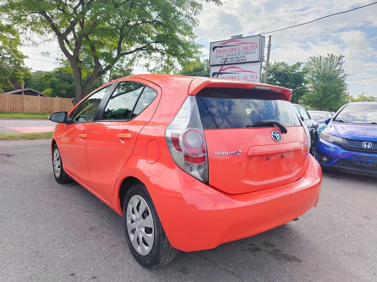 2013 Toyota Prius c Two Photo