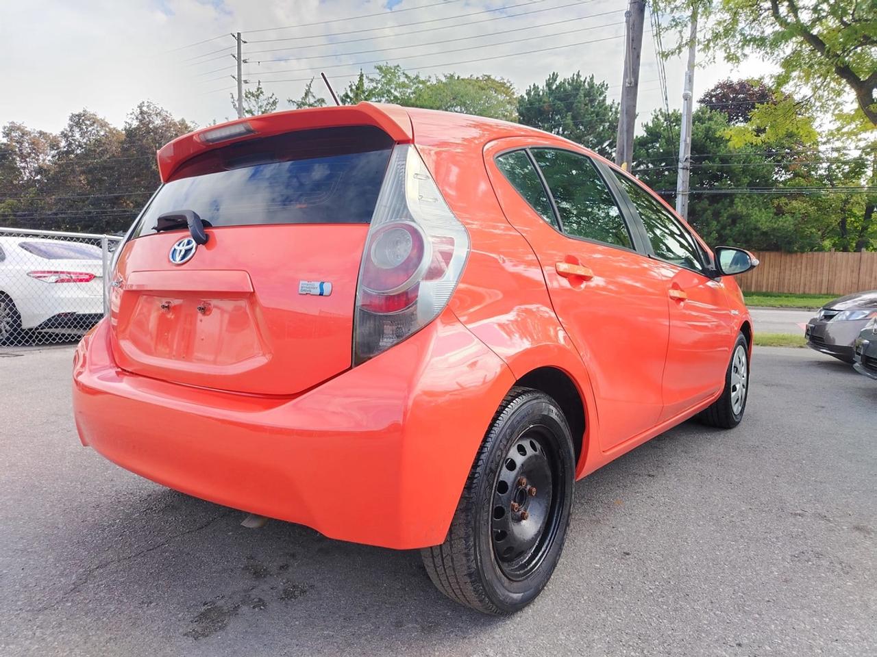 2013 Toyota Prius c Two Photo
