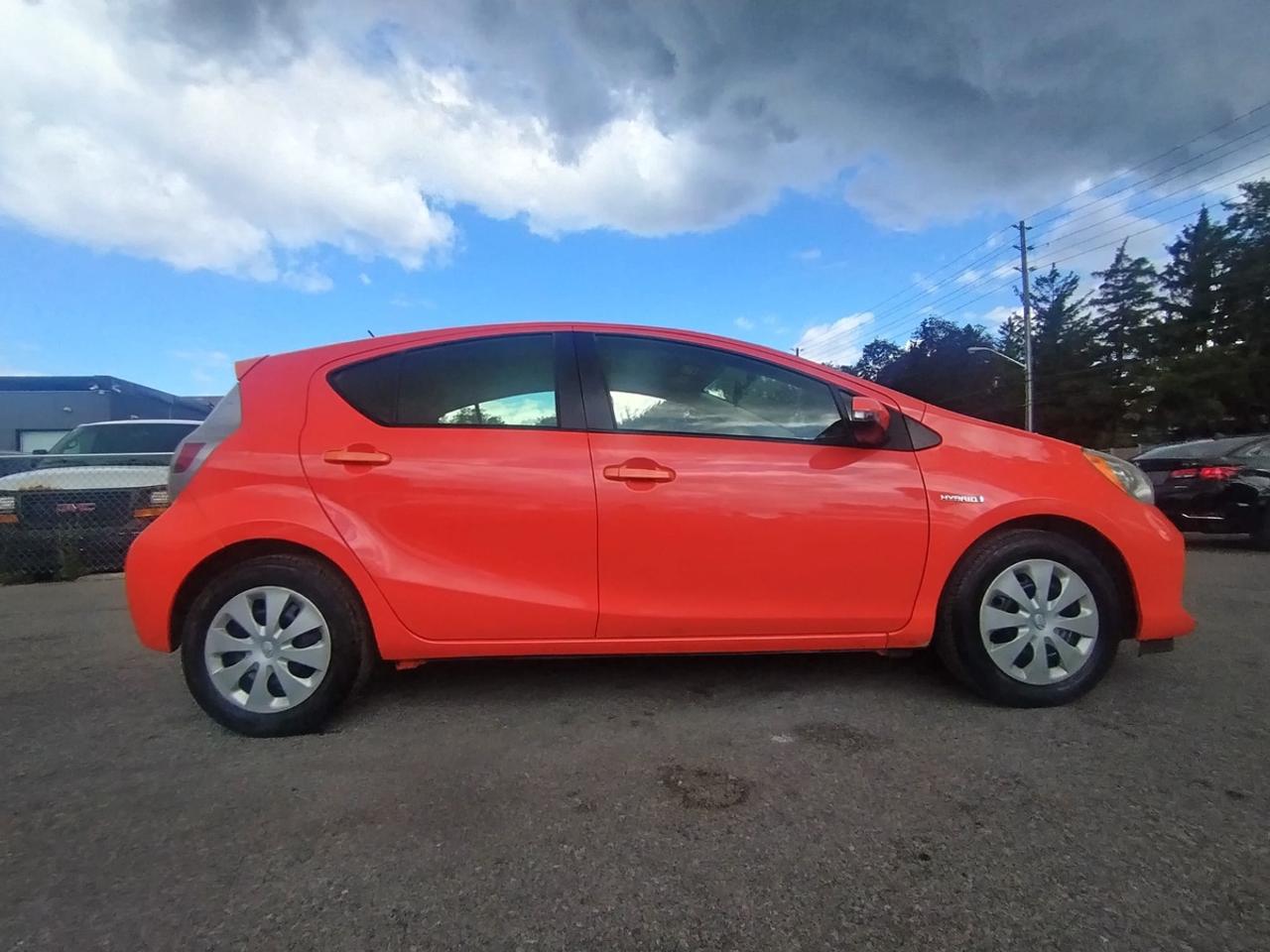 2013 Toyota Prius c Two Photo