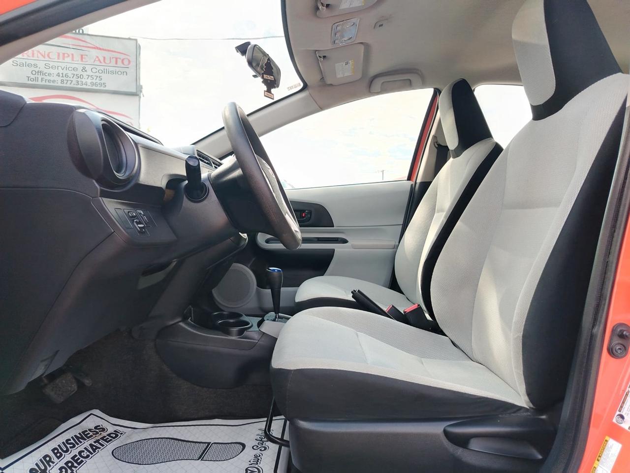 2013 Toyota Prius c Two Photo