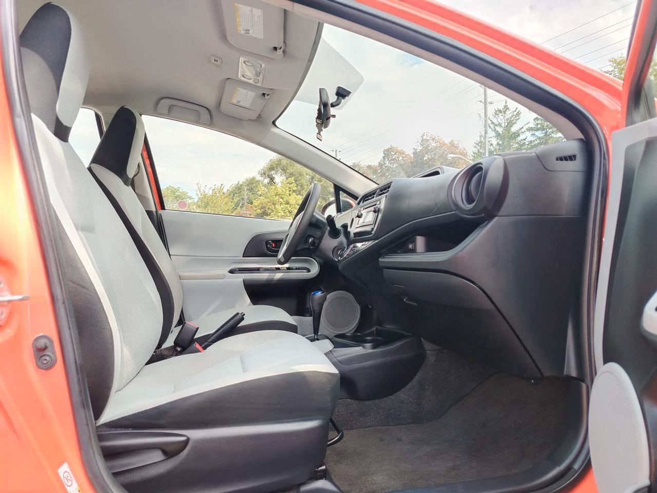 2013 Toyota Prius c Two Photo