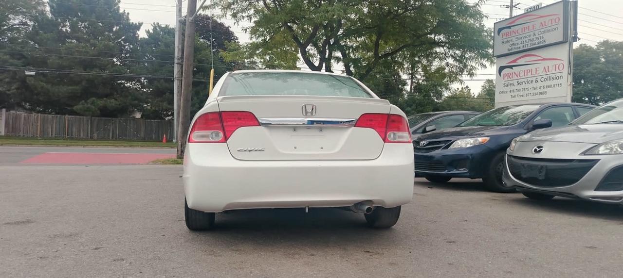 2010 Honda Civic DX-G Photo