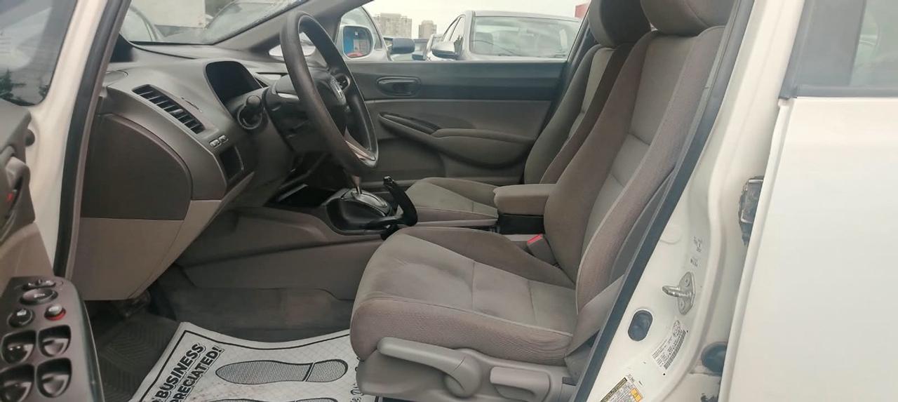 2010 Honda Civic DX-G Photo