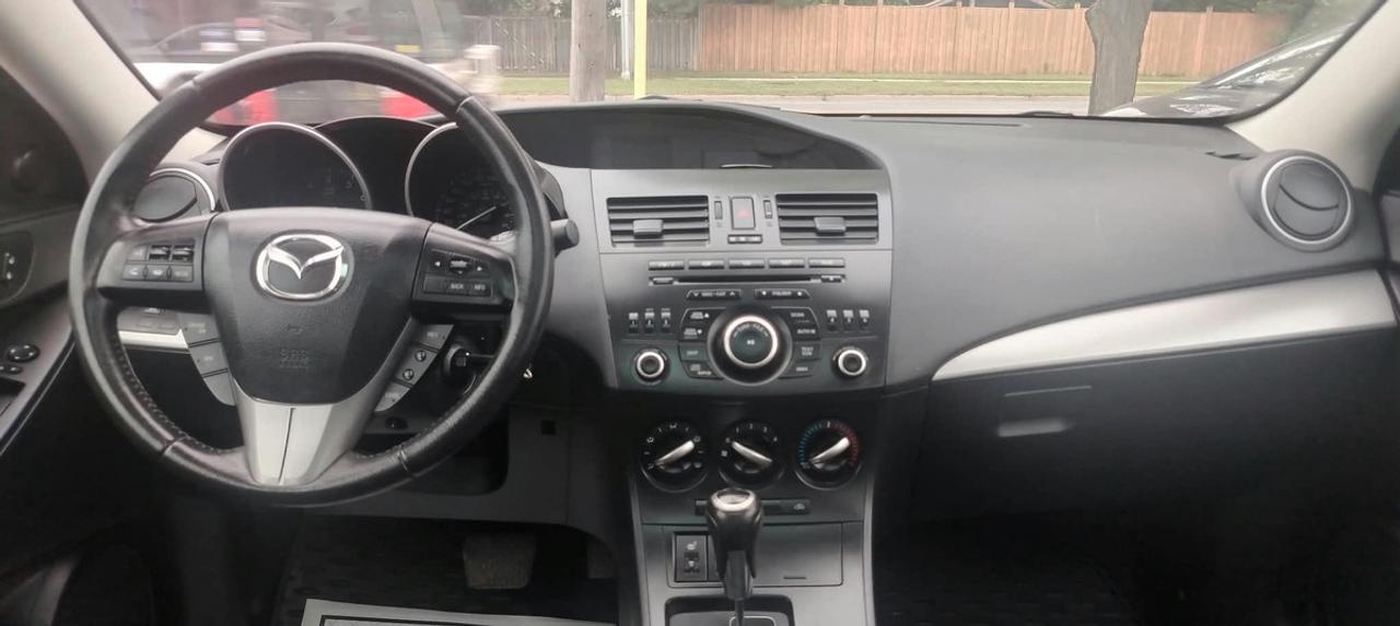 2013 Mazda MAZDA3 i Touring Photo