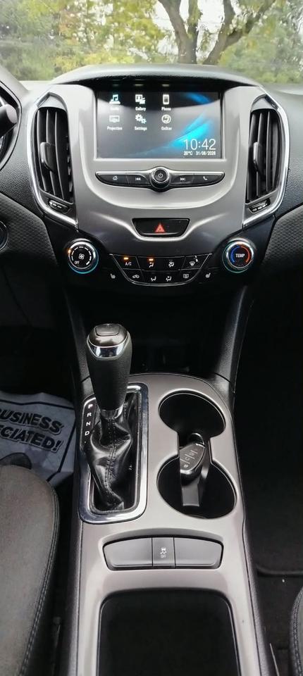 2018 Chevrolet Cruze LT Photo