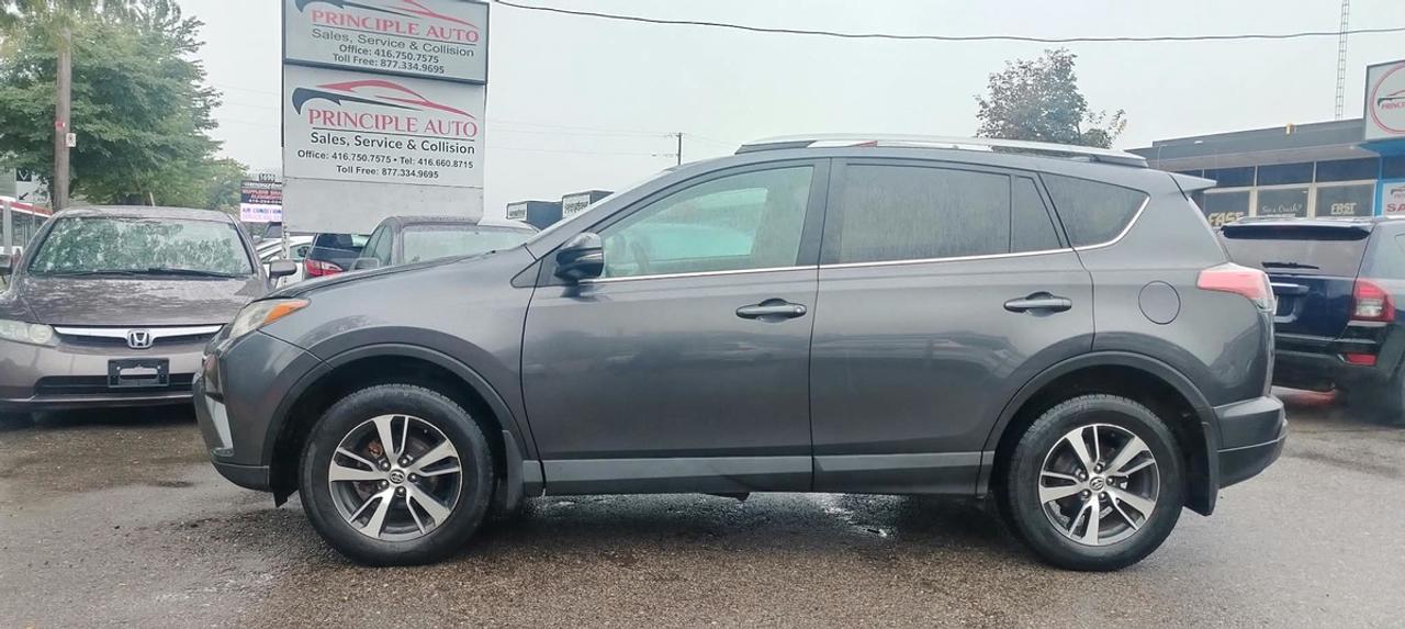 2018 Toyota RAV4 LE Photo1