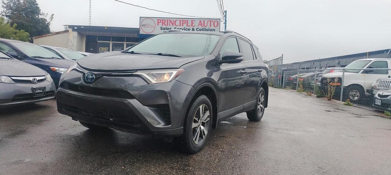 2018 Toyota RAV4 LE Photo0