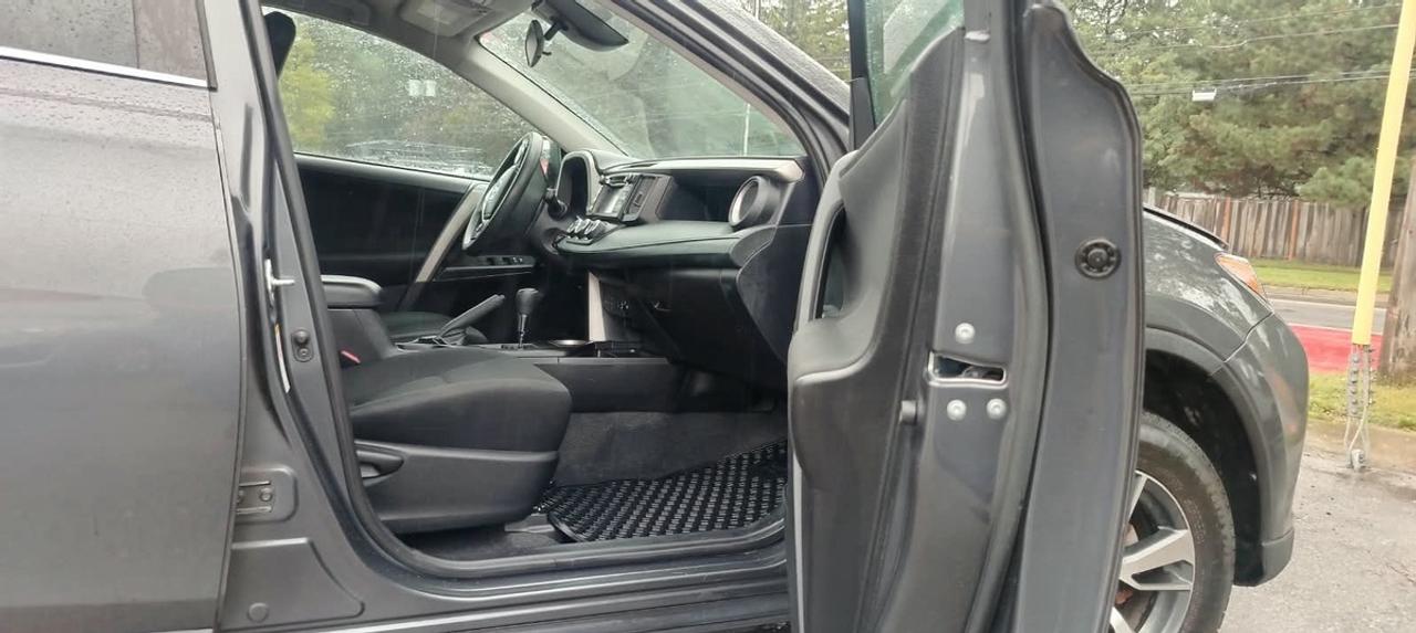 2018 Toyota RAV4 LE Photo