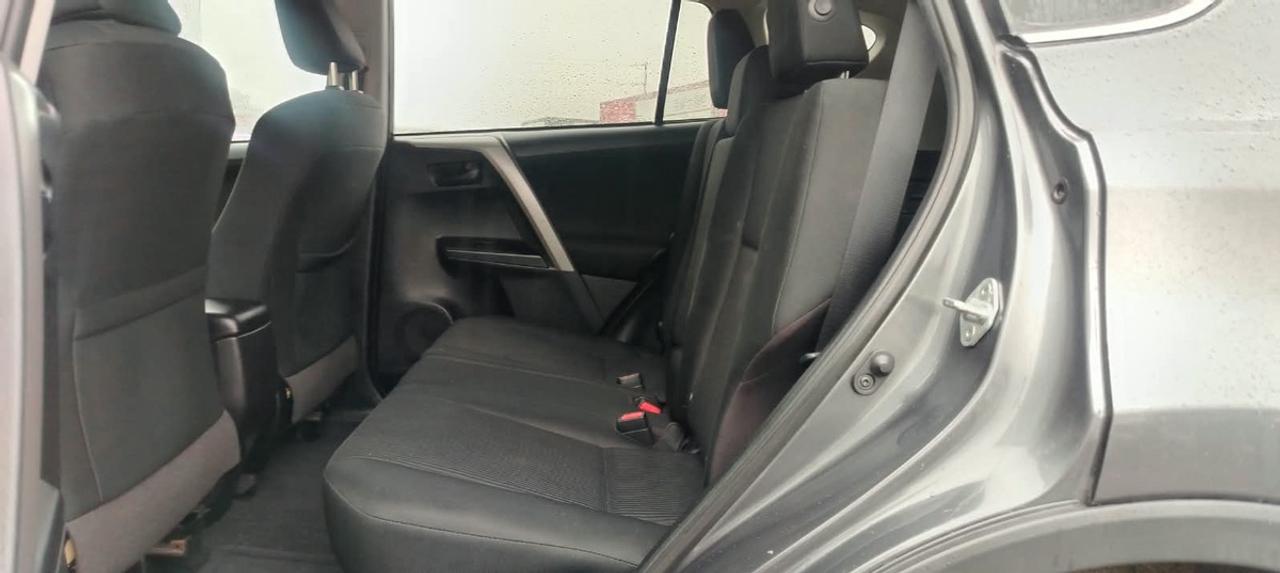 2018 Toyota RAV4 LE Photo