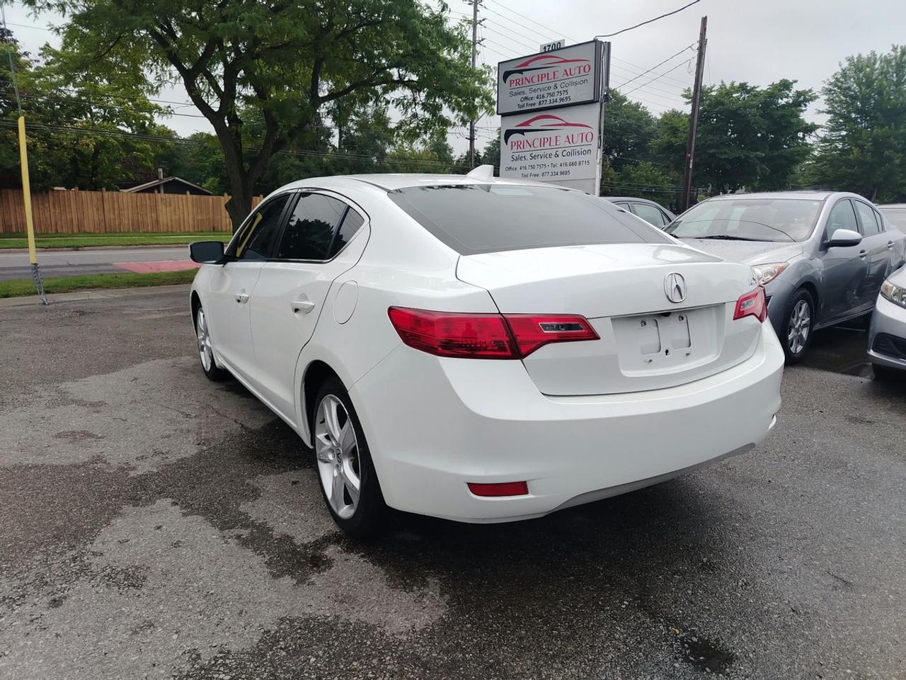 2013 Acura ILX Technology Photo3