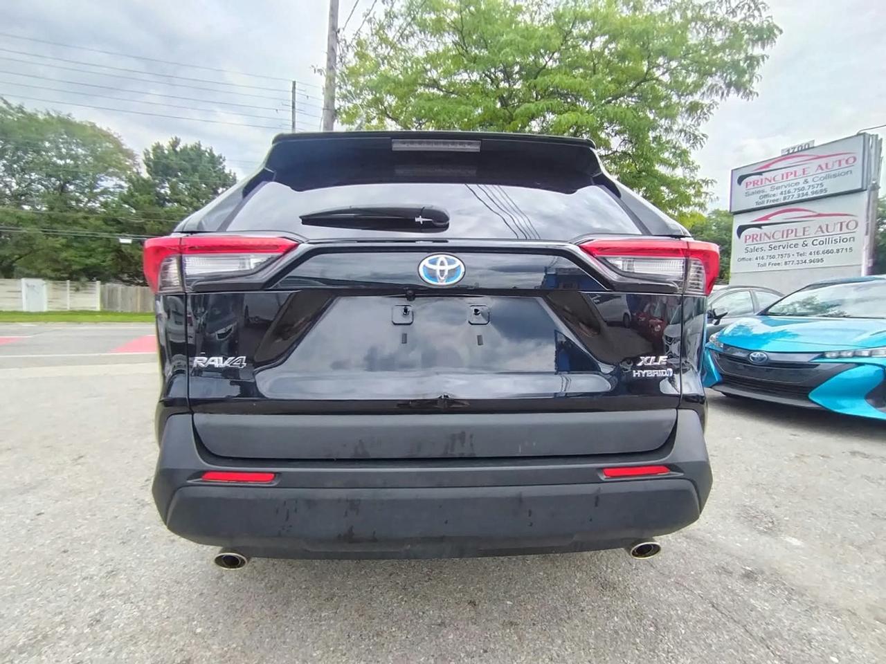 2023 Toyota RAV4 Hybrid XLE Photo4