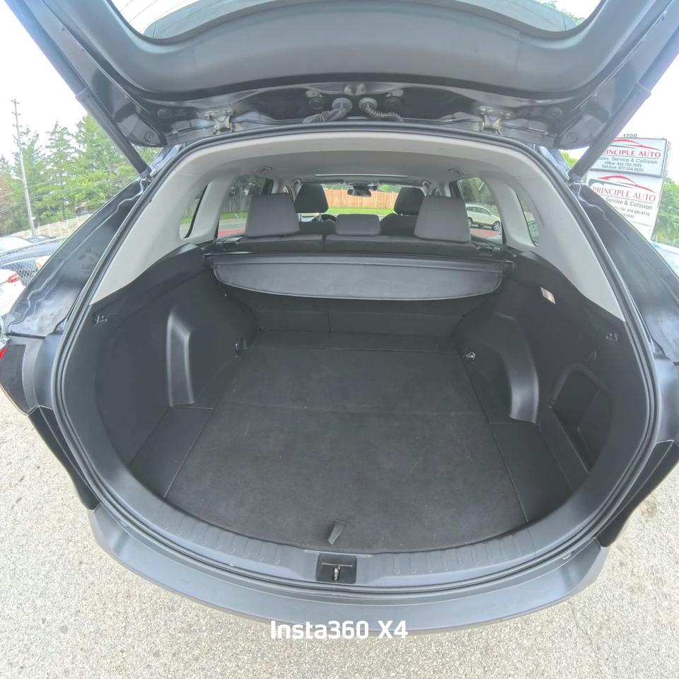 2023 Toyota RAV4 Hybrid XLE Photo