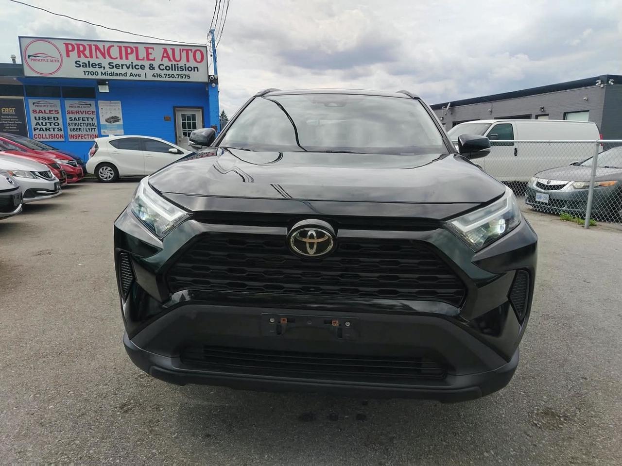 2023 Toyota RAV4 Hybrid XLE Photo