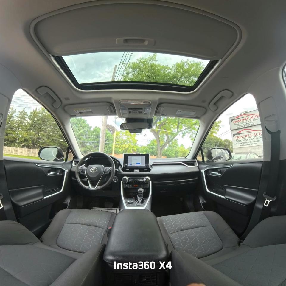 2023 Toyota RAV4 Hybrid XLE Photo