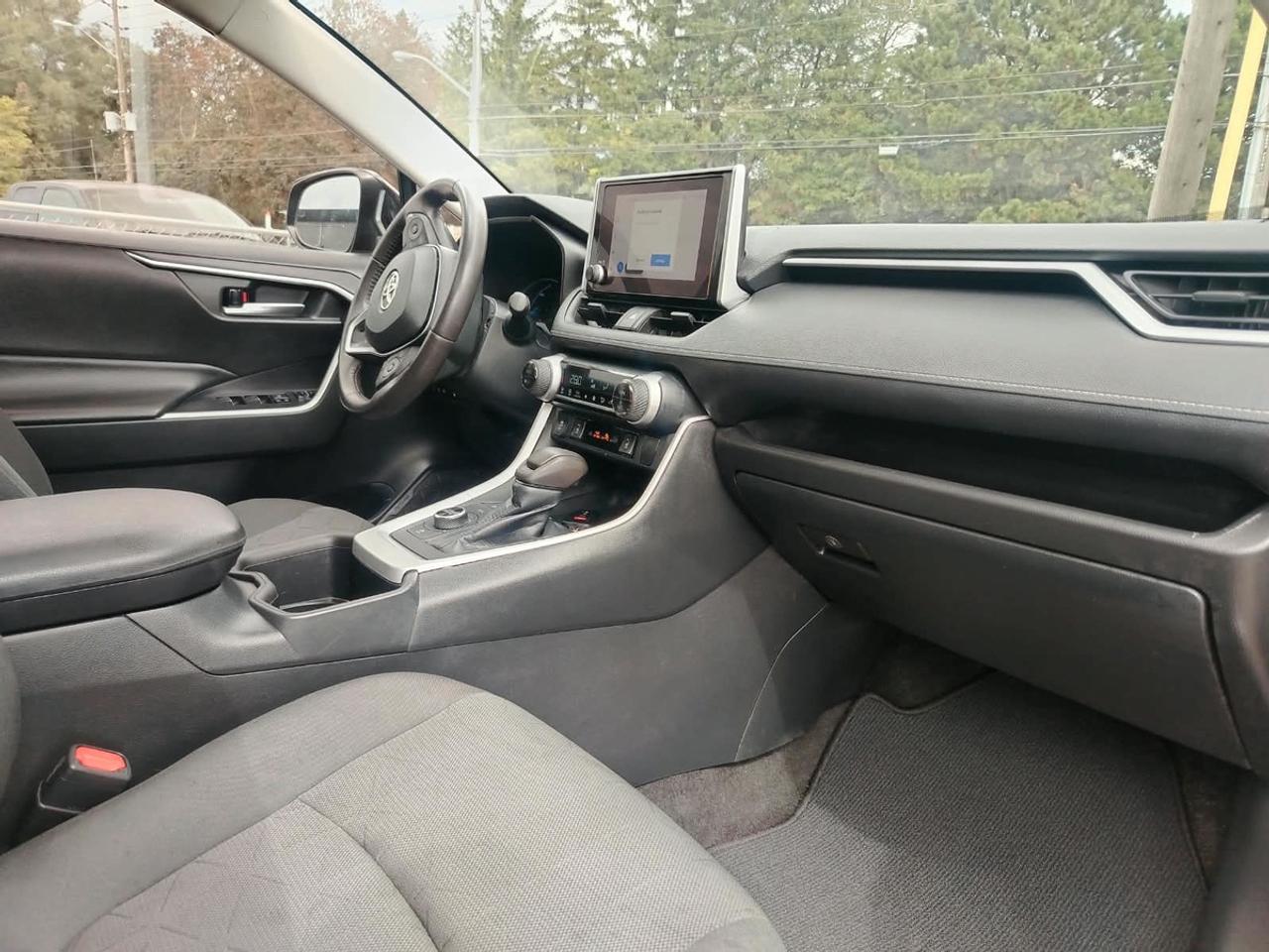 2023 Toyota RAV4 Hybrid XLE Photo