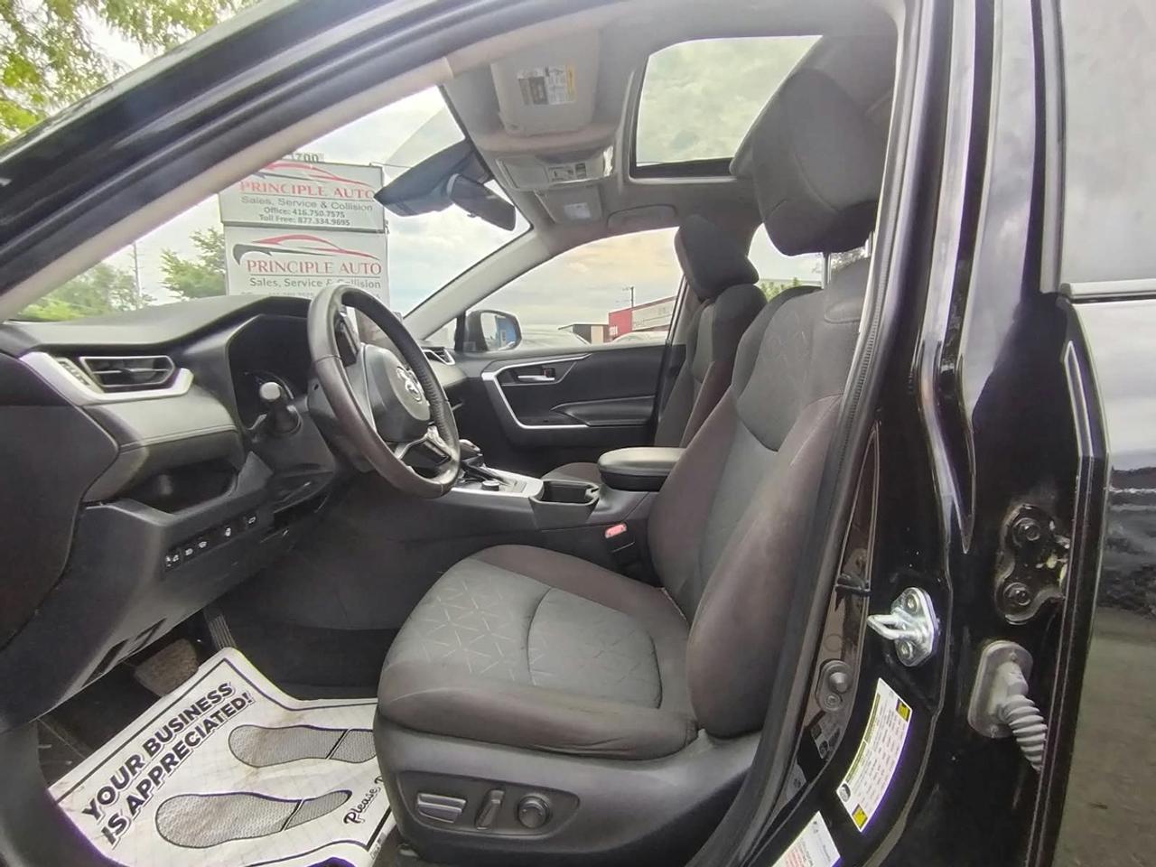2023 Toyota RAV4 Hybrid XLE Photo