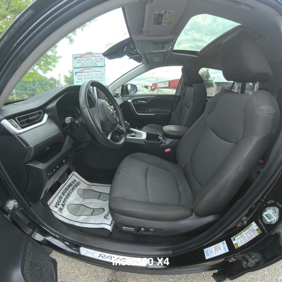 2023 Toyota RAV4 Hybrid XLE Photo