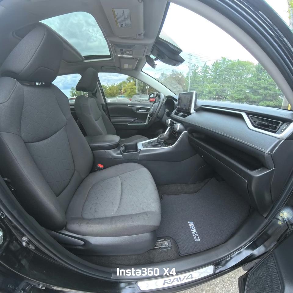 2023 Toyota RAV4 Hybrid XLE Photo
