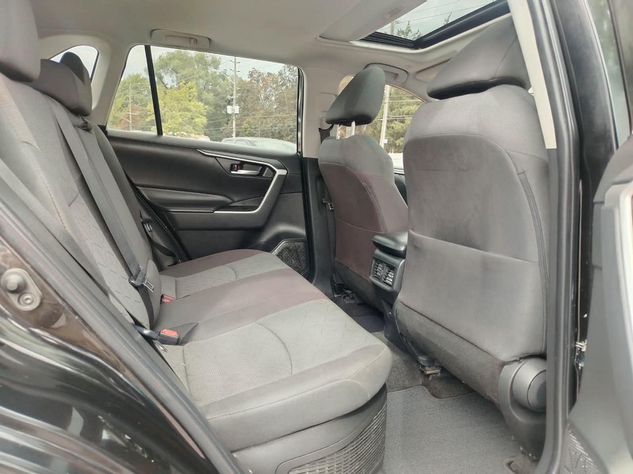 2023 Toyota RAV4 Hybrid XLE Photo