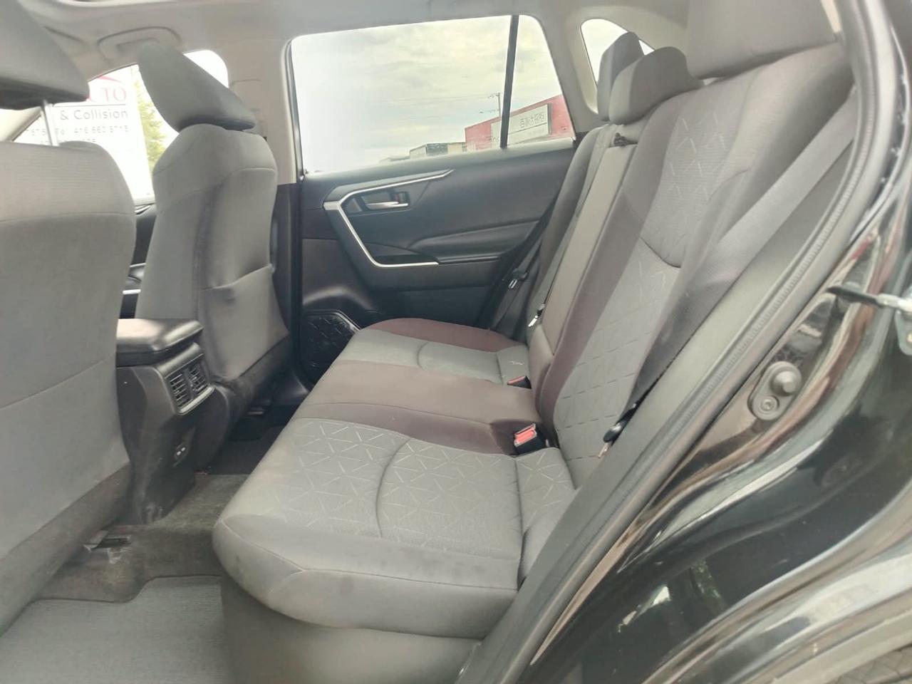 2023 Toyota RAV4 Hybrid XLE Photo