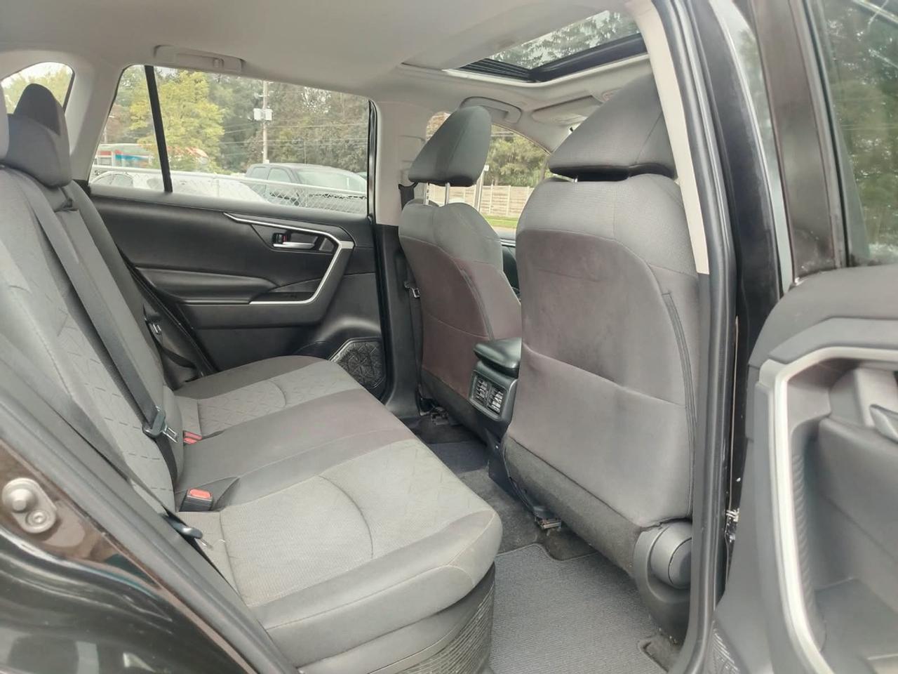 2023 Toyota RAV4 Hybrid XLE Photo