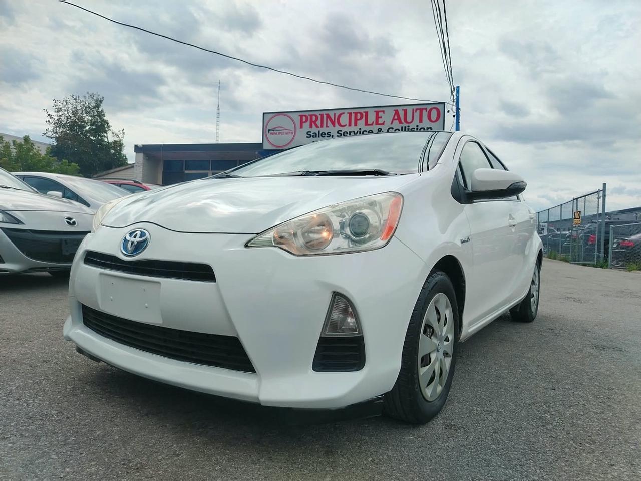 2012 Toyota Prius c One Photo1