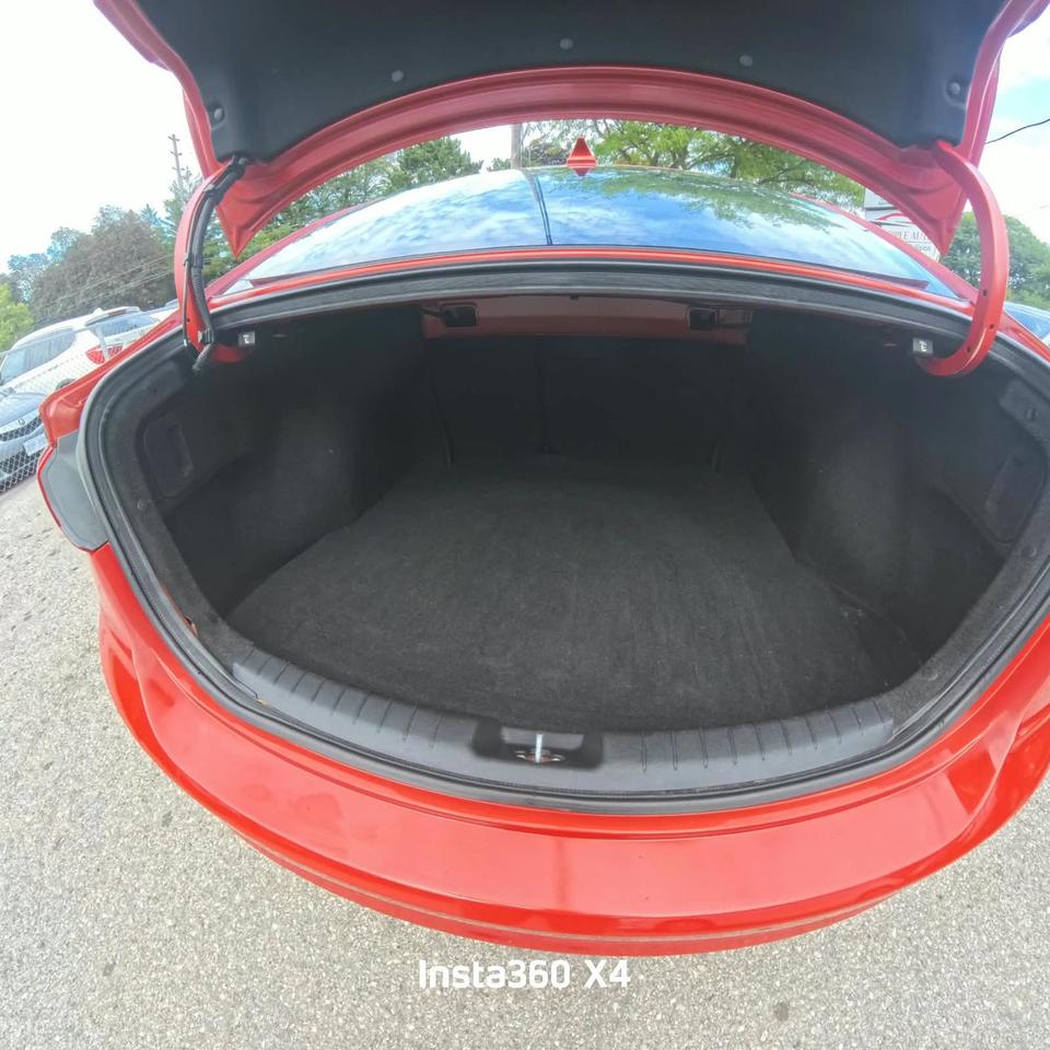 2018 Hyundai Elantra SEL Photo4