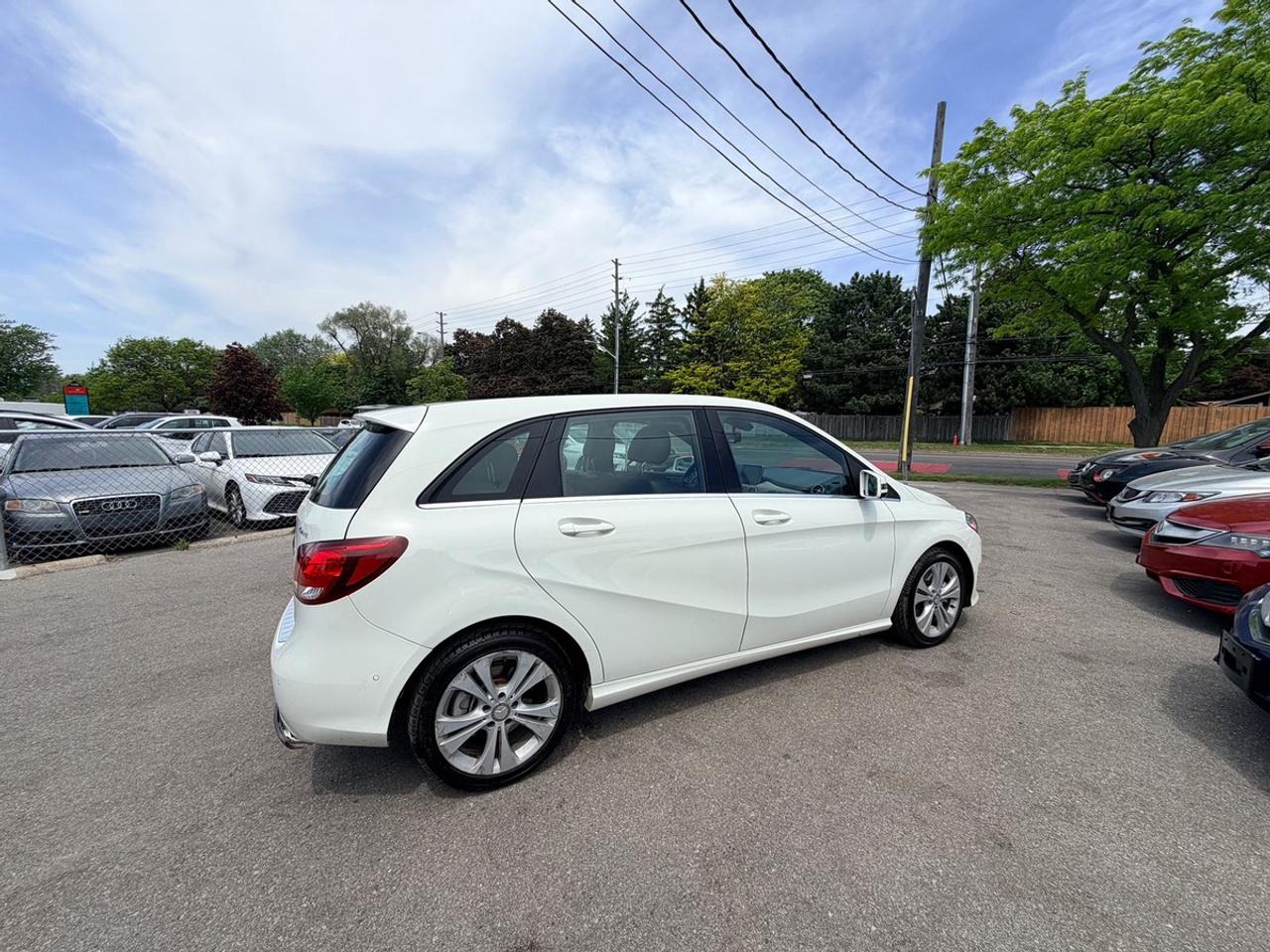 2015 Mercedes-Benz B-Class B 250 Photo