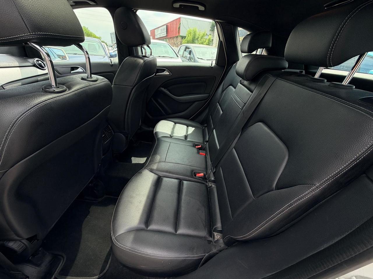 2015 Mercedes-Benz B-Class B 250 Photo