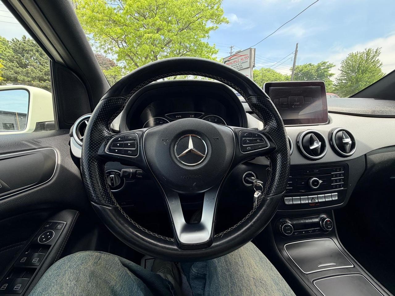 2015 Mercedes-Benz B-Class B 250 Photo
