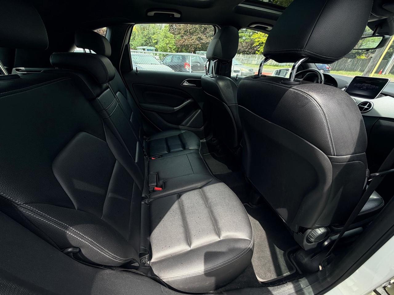 2015 Mercedes-Benz B-Class B 250 Photo