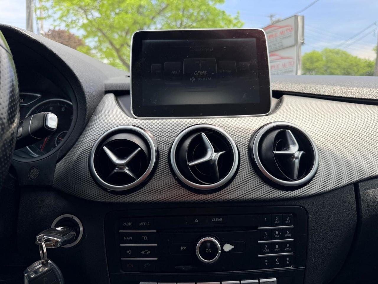 2015 Mercedes-Benz B-Class B 250 Photo