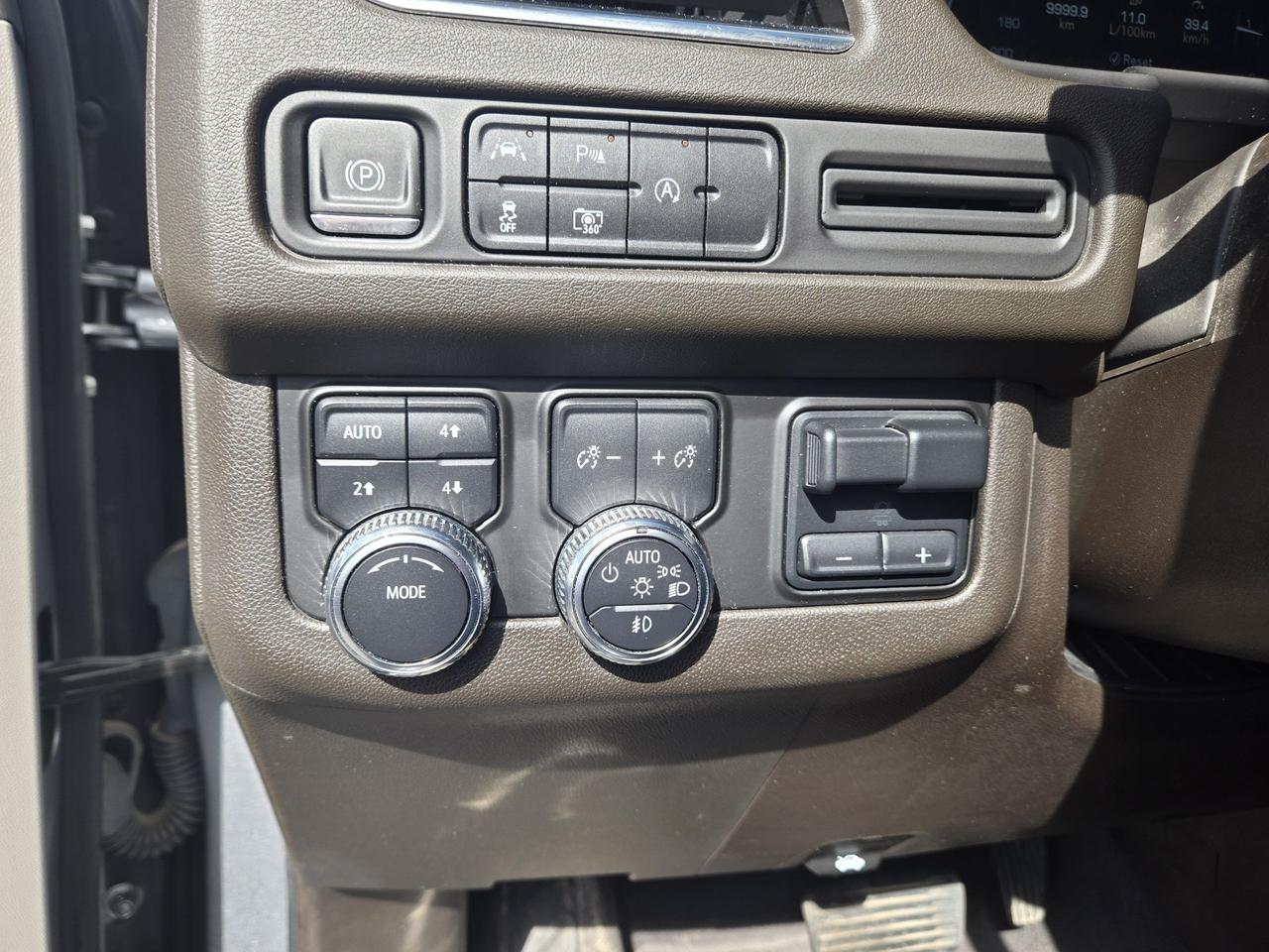 2023 GMC Yukon XL SLT Photo