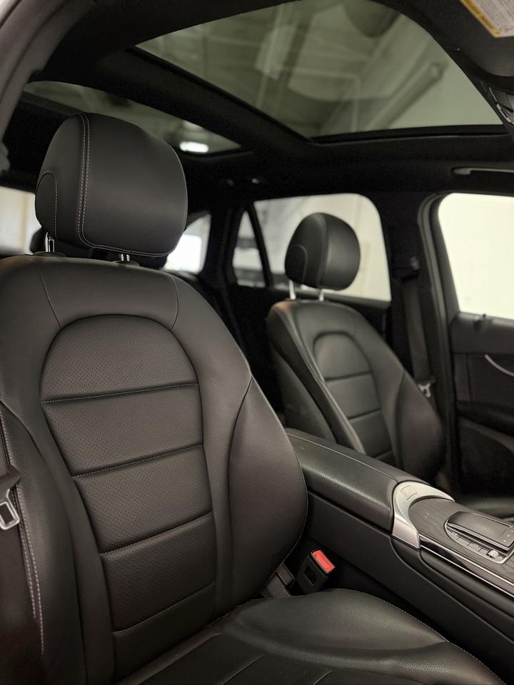 2022 Mercedes-Benz GLC-Class GLC 300 | CARPLAY | PANOROOF | NAVI | LEATHER Photo