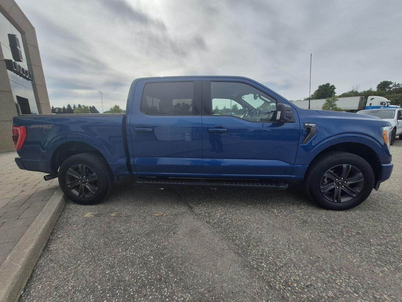 2023 Ford F-150 BOUGHT HERE, SERVICED HERE, SPORT, 20'S, LOW KMS! Photo3