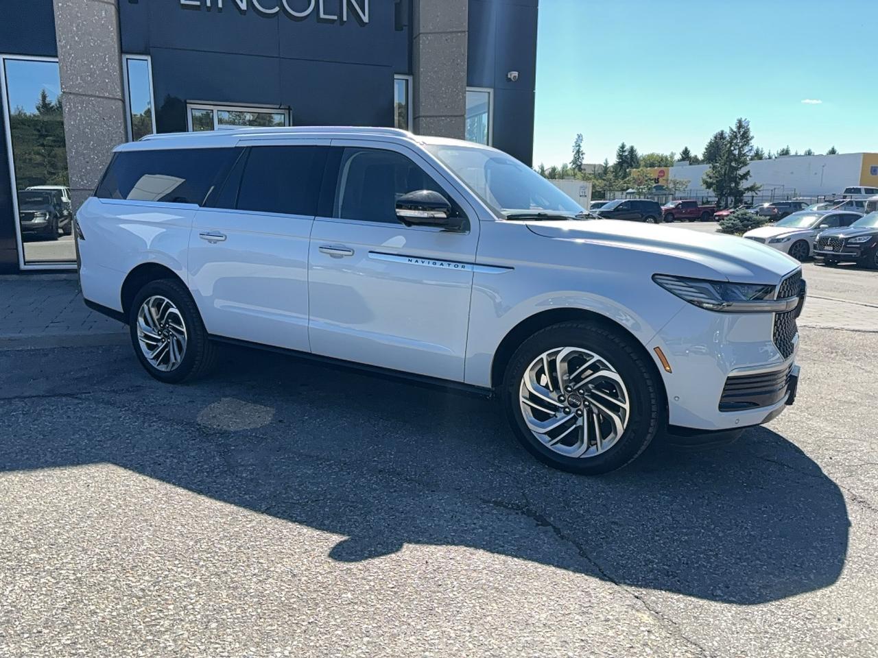2025 Lincoln Navigator LONG VERSION, 22" RIMS, LOADED, OVER 137K NEW! Photo2