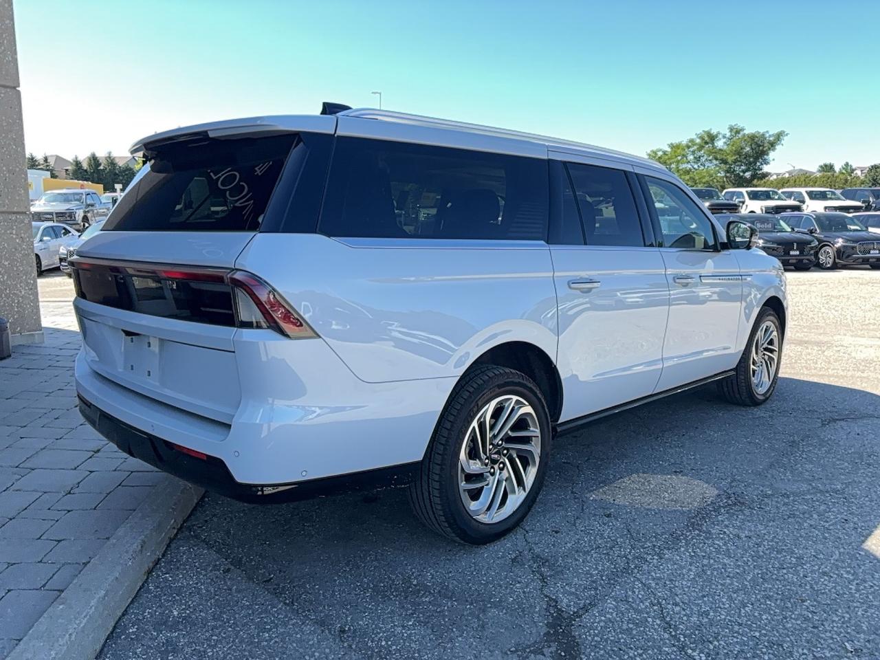 2025 Lincoln Navigator LONG VERSION, 22" RIMS, LOADED, OVER 137K NEW! Photo4