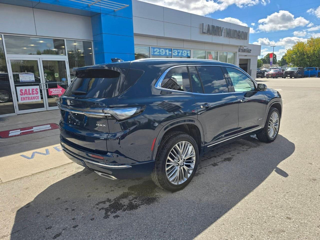 2027 Buick Enclave AWD 4dr Avenir Photo2