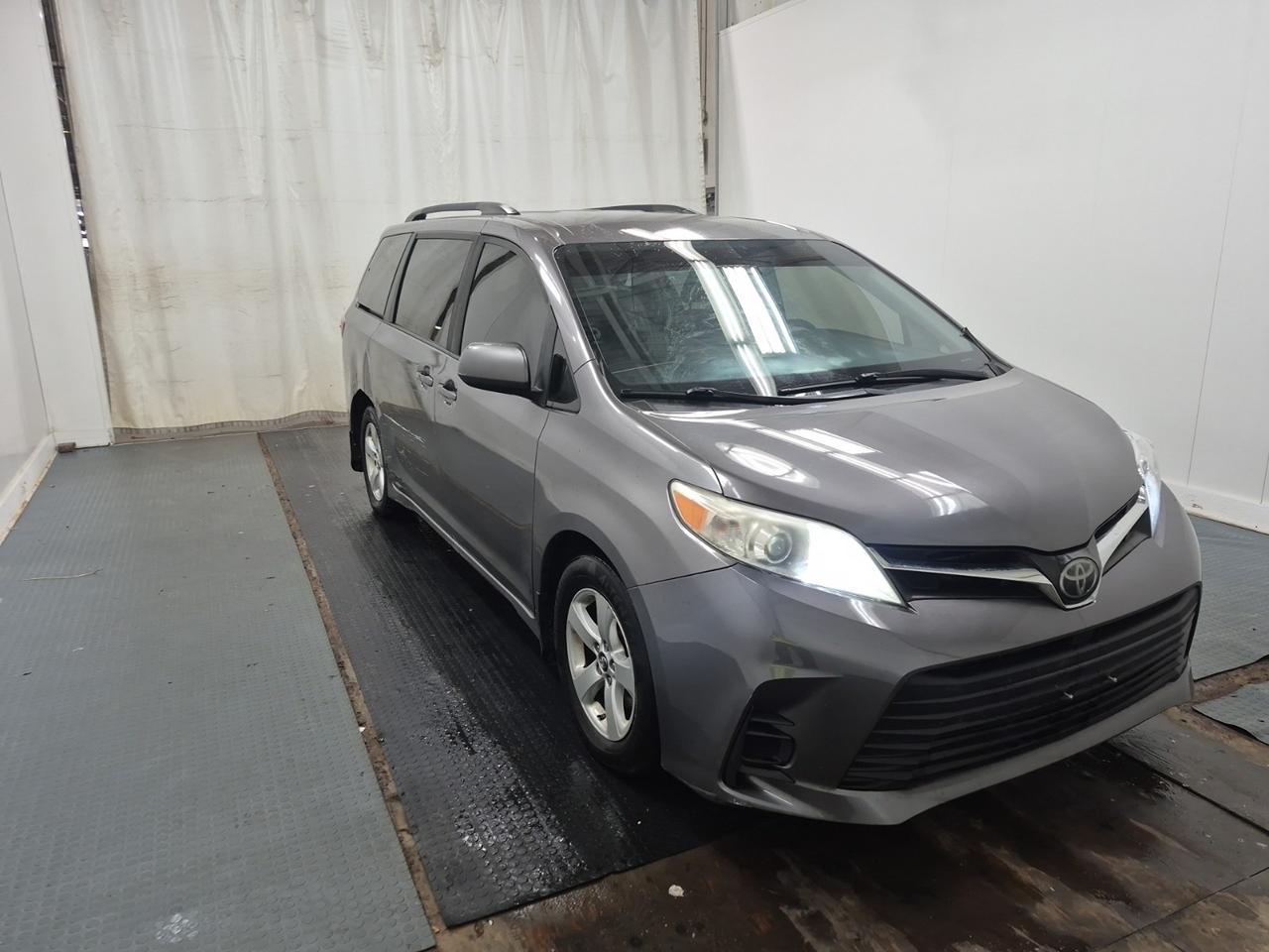 2018 Toyota Sienna LE |8 PASS|BLUETOOTH|CAM|CD PLAYER - Photo #1