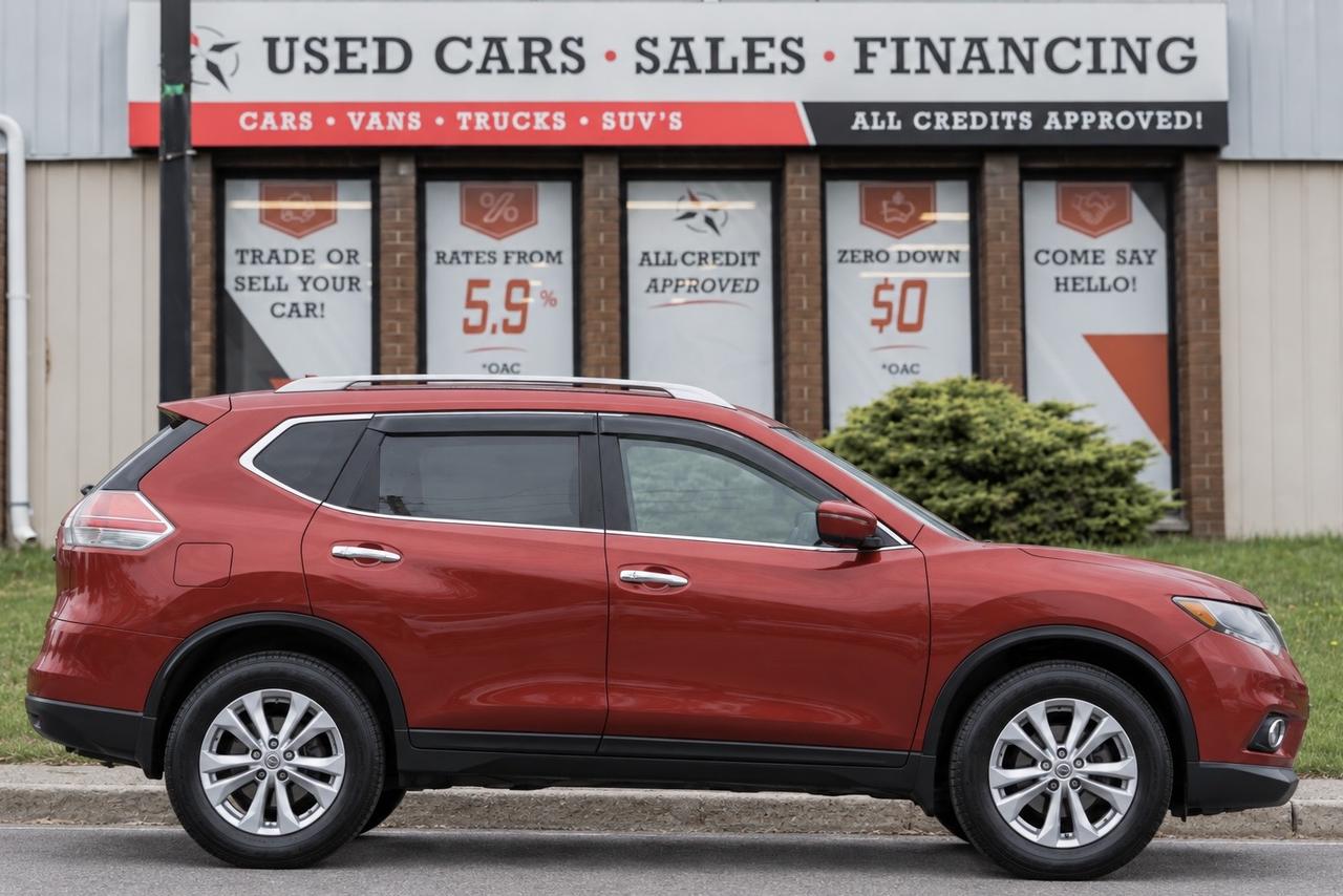 2016 Nissan Rogue SV | AWD | Pano Roof | Cam | Dealer Serviced
