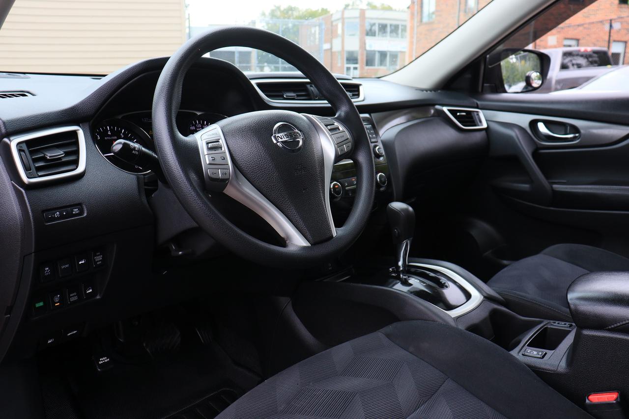 2016 Nissan Rogue SV | AWD | Pano Roof | Cam | Dealer Serviced Photo
