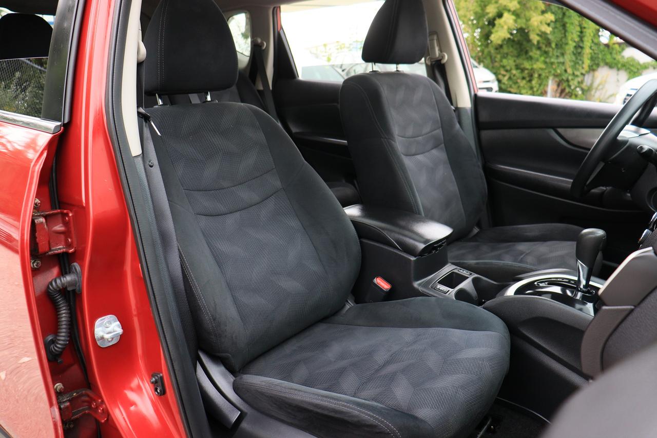 2016 Nissan Rogue SV | AWD | Pano Roof | Cam | Dealer Serviced Photo