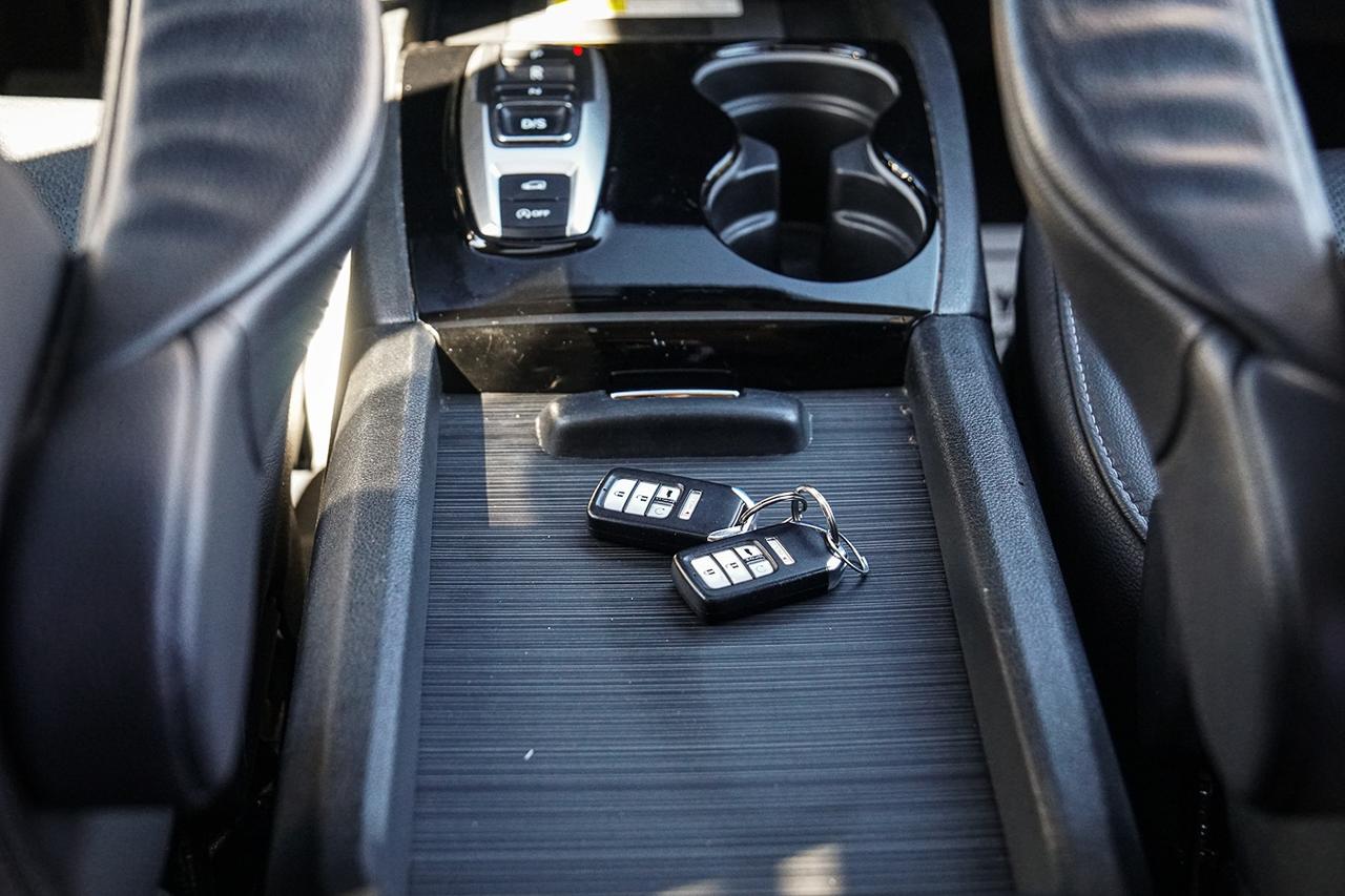 2021 Honda Pilot Touring 8-Passenger |AWD|NAVI|BSM|SUNROOF|LEATHER Photo