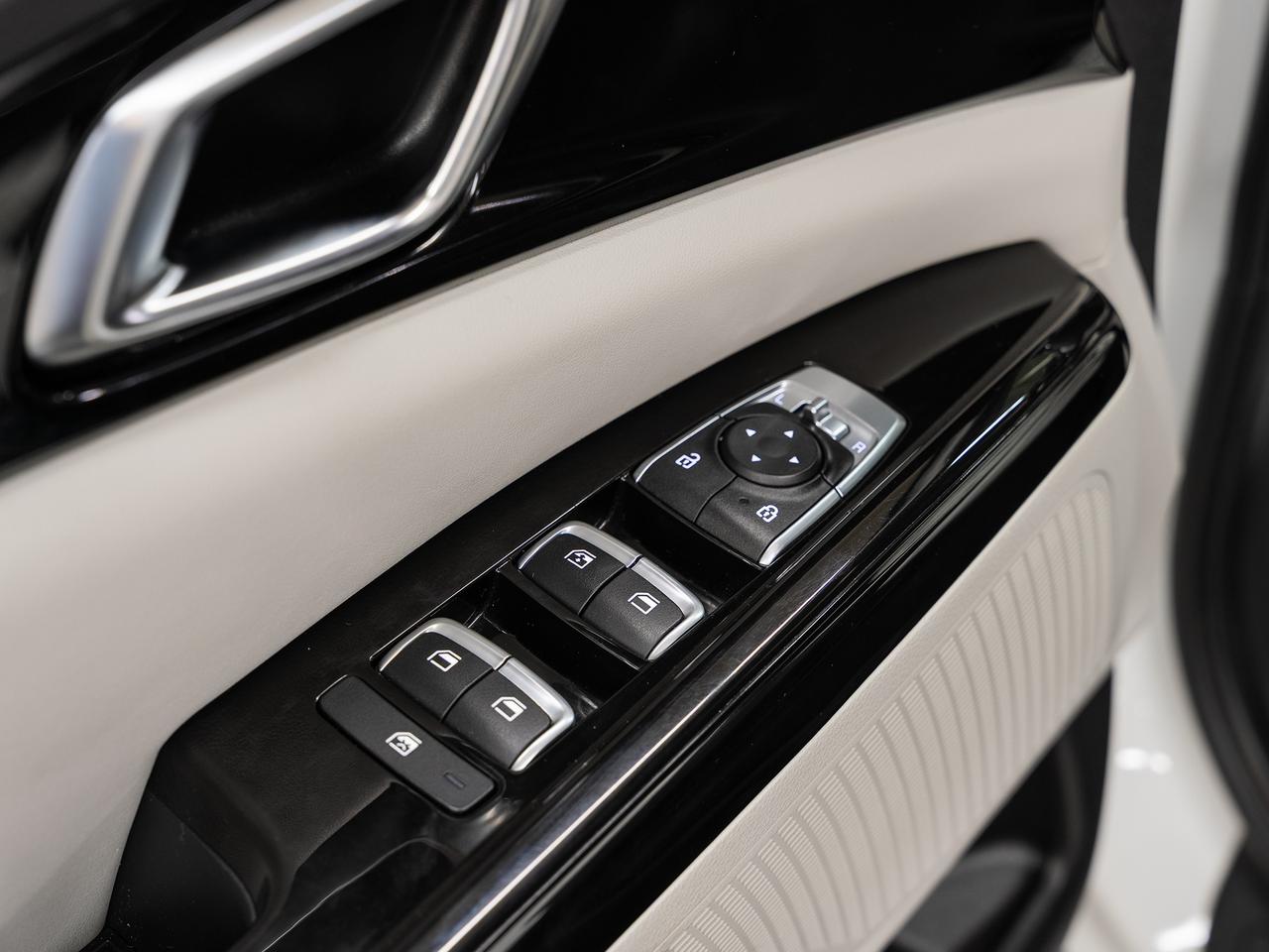 2024 Kia Carnival LX | Power Doors | Heated Seats | LKAS | CarPlay Photo