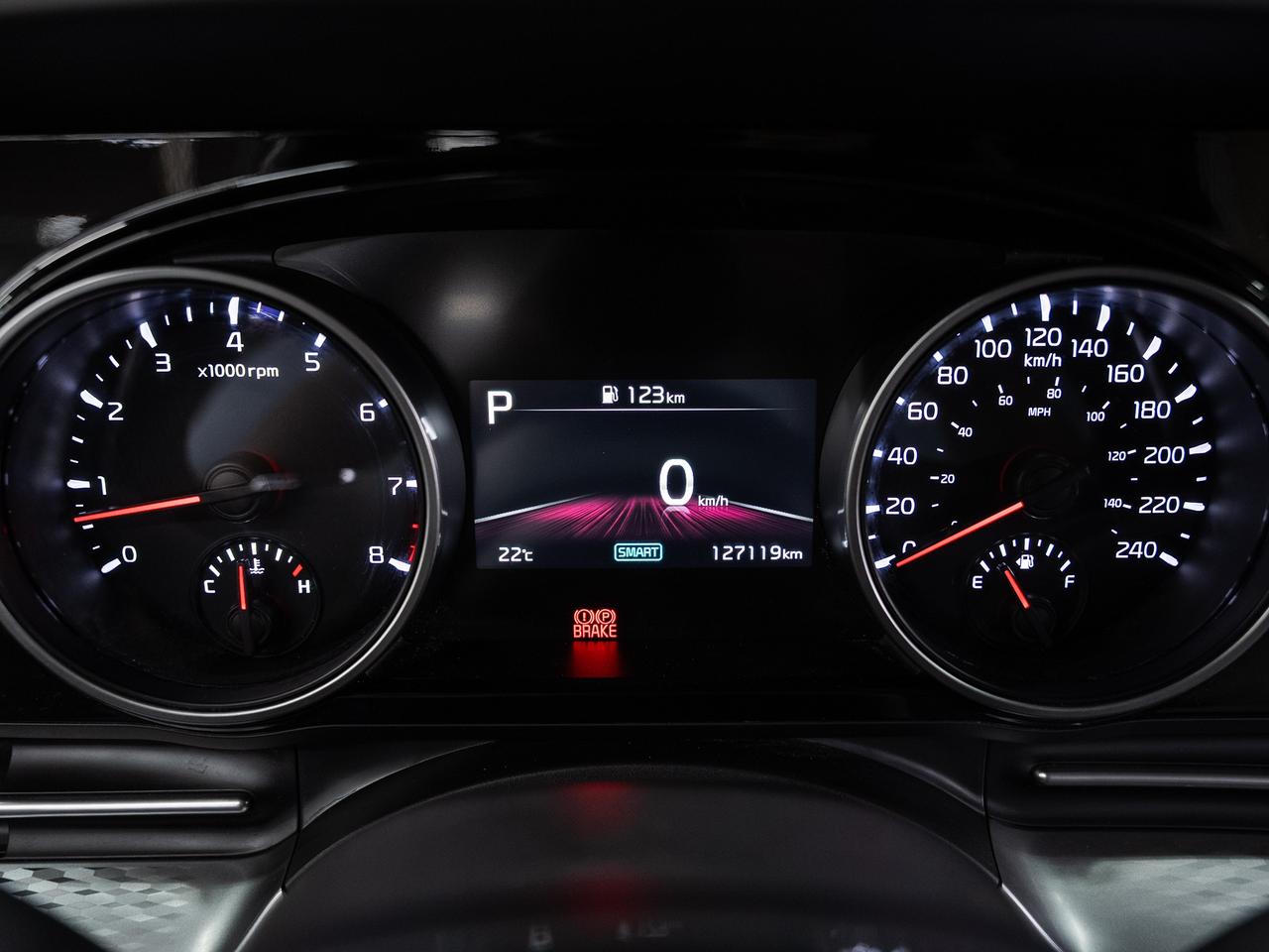 2024 Kia Carnival LX | Power Doors | Heated Seats | LKAS | CarPlay Photo