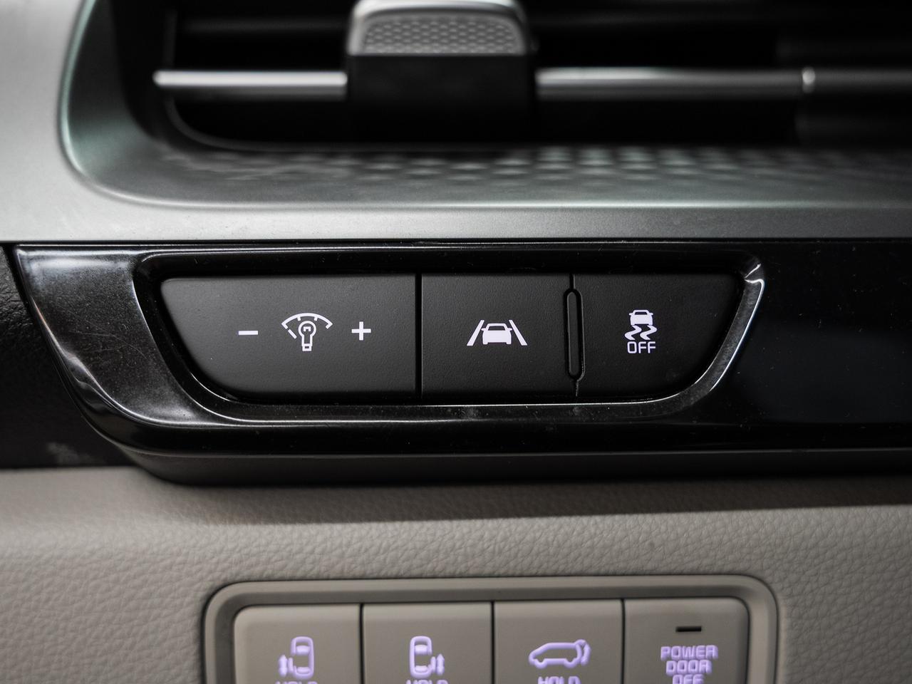 2024 Kia Carnival LX | Power Doors | Heated Seats | LKAS | CarPlay Photo