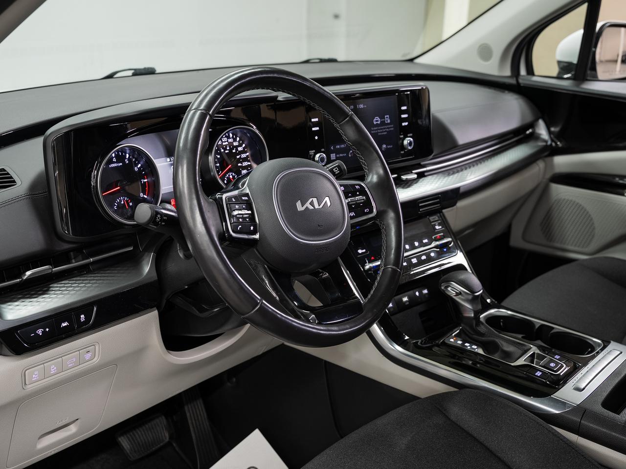 2024 Kia Carnival LX | Power Doors | Heated Seats | LKAS | CarPlay Photo