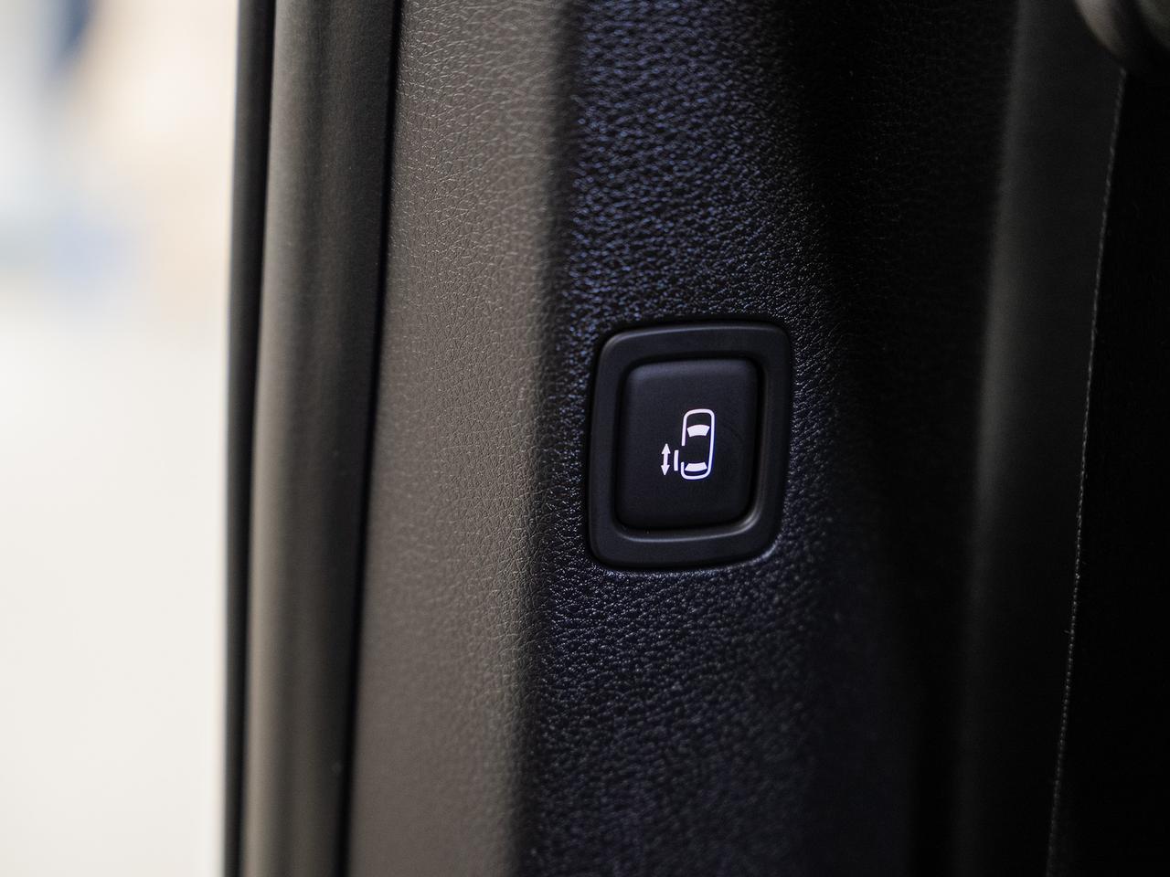 2024 Kia Carnival LX | Power Doors | Heated Seats | LKAS | CarPlay Photo